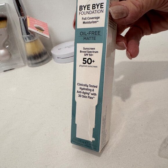 NEW It Cosmetics Makeup Lot Includes Brushes Bye Bye Pores Powder Brow Power Per - Picture 13 of 16